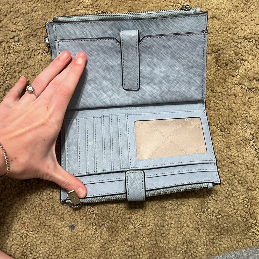 Michael Kors wristlet - Picture 2 of 2